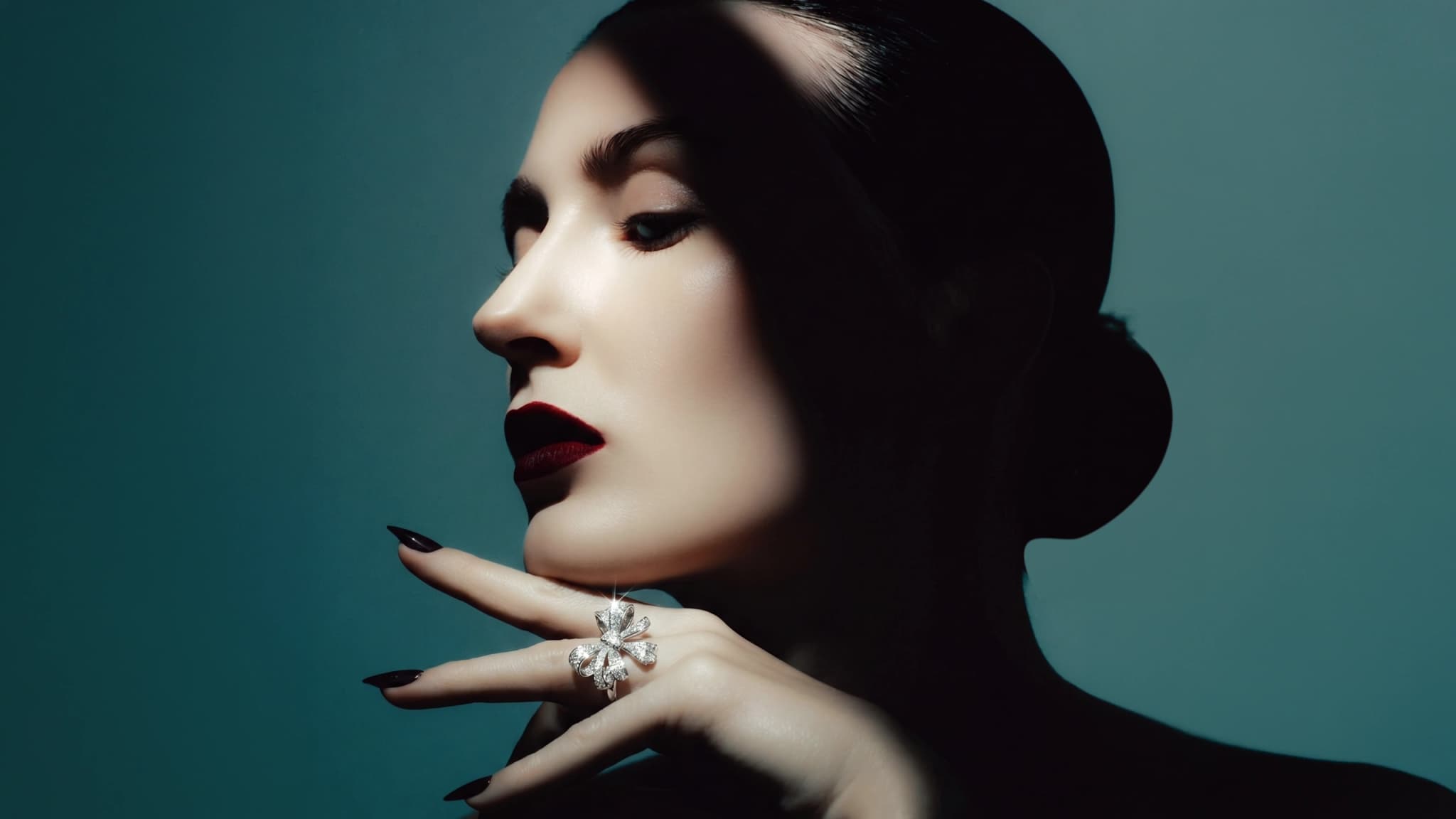 FINE JEWELRY — STILL LIFE & PORTRAIT